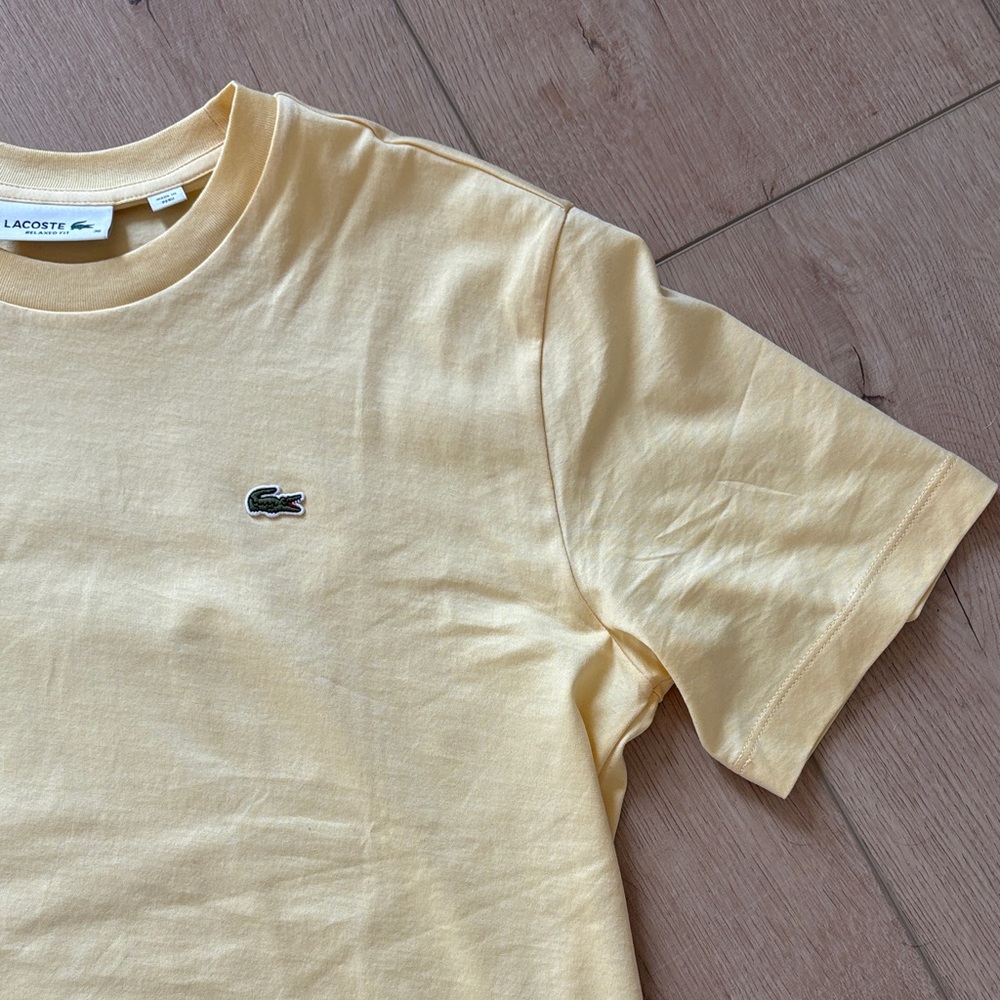 Lacoste women’s Classic Crewneck T-Shirt in butter Yellow - Picture 4 of 6